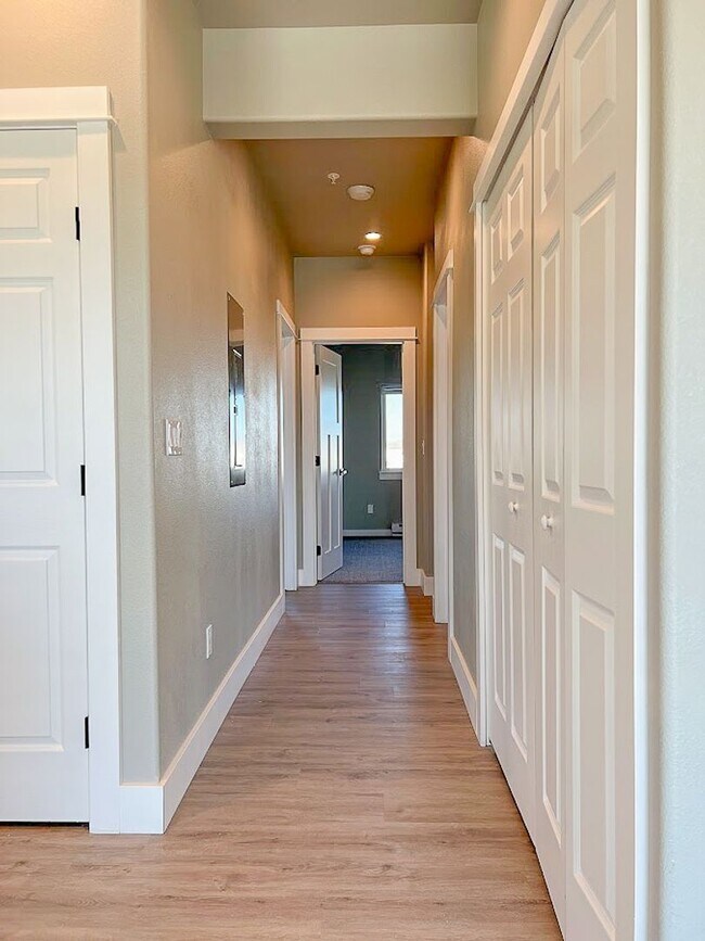 Building Photo - Pet Friendly 2 bed/ 2 bath unit at Soldier Ridge!