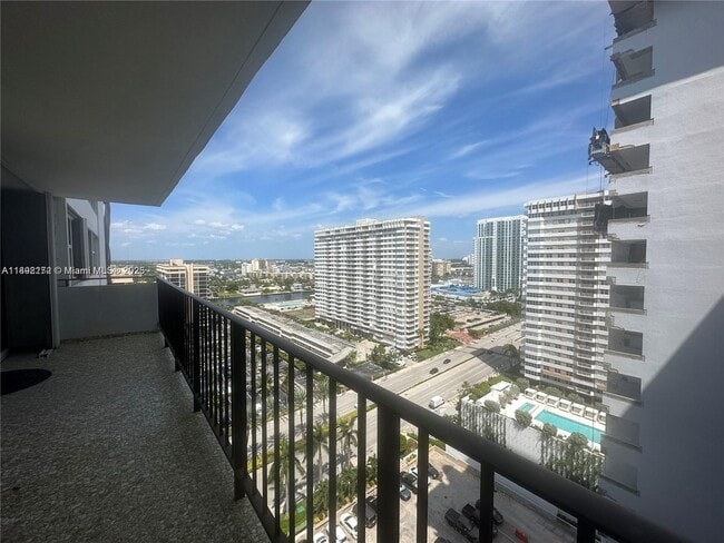 Building Photo - 2030 S Ocean Dr