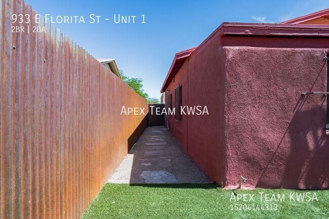 Building Photo - 933 E Florita St