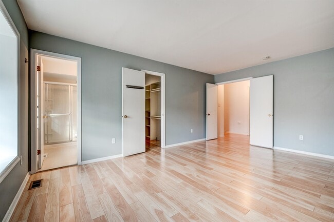 Building Photo - 811 Kings Croft Dr