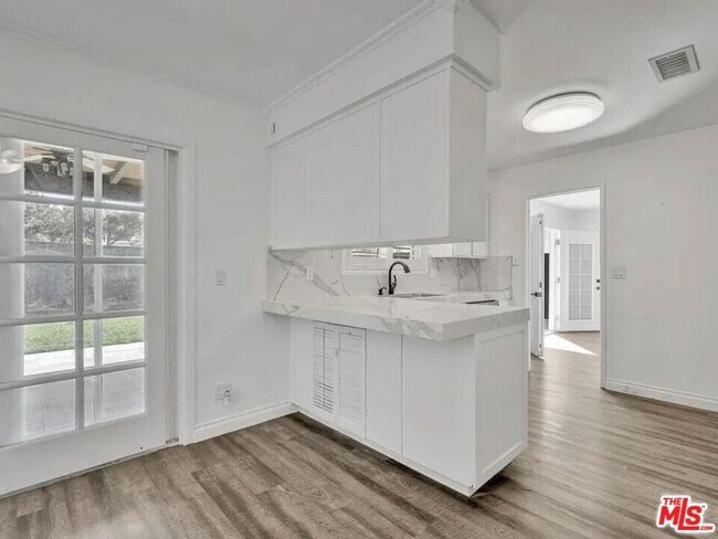 Building Photo - 28040 Ermine Pl
