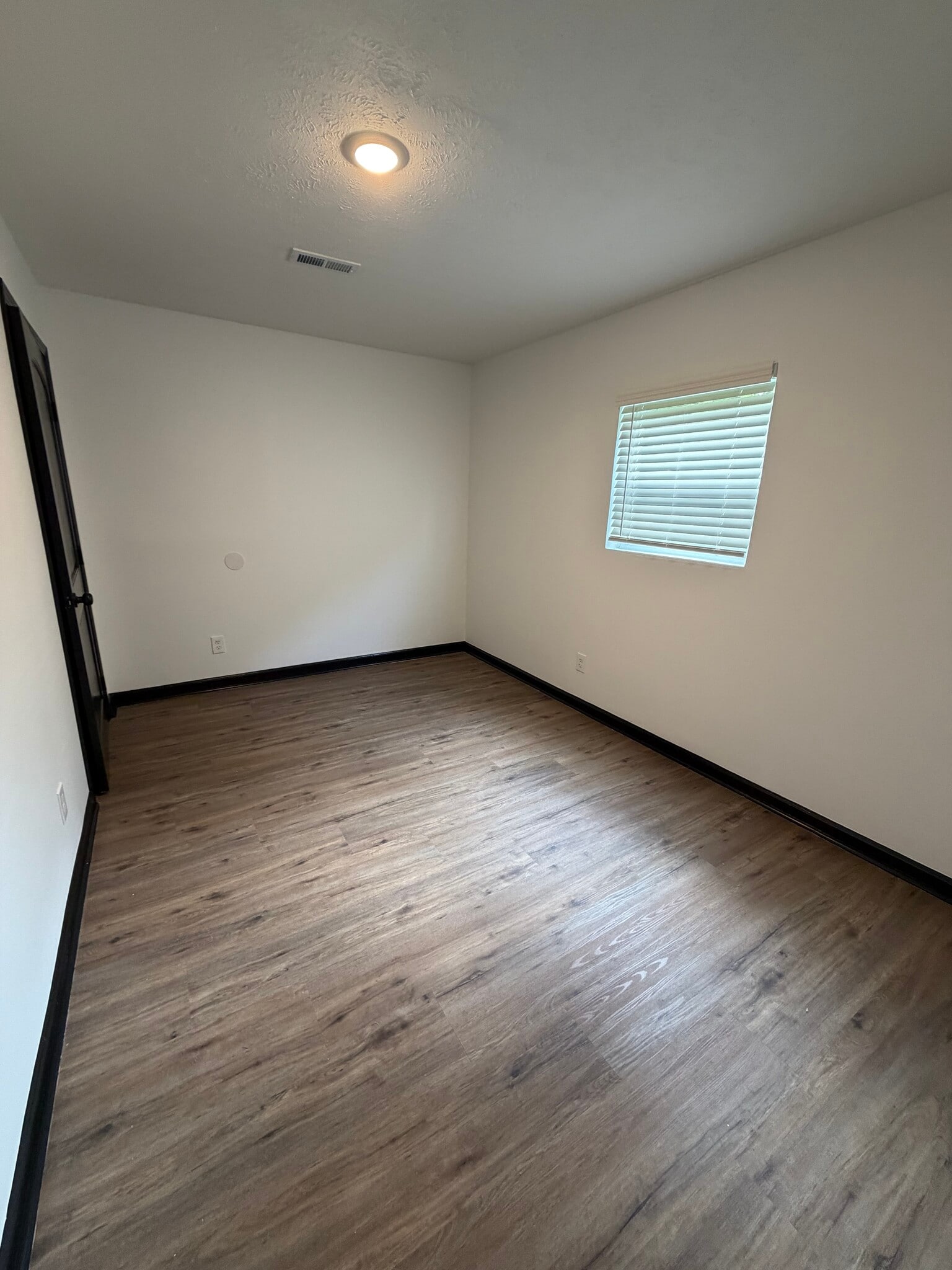 Building Photo - 2020 Val Vista Ct