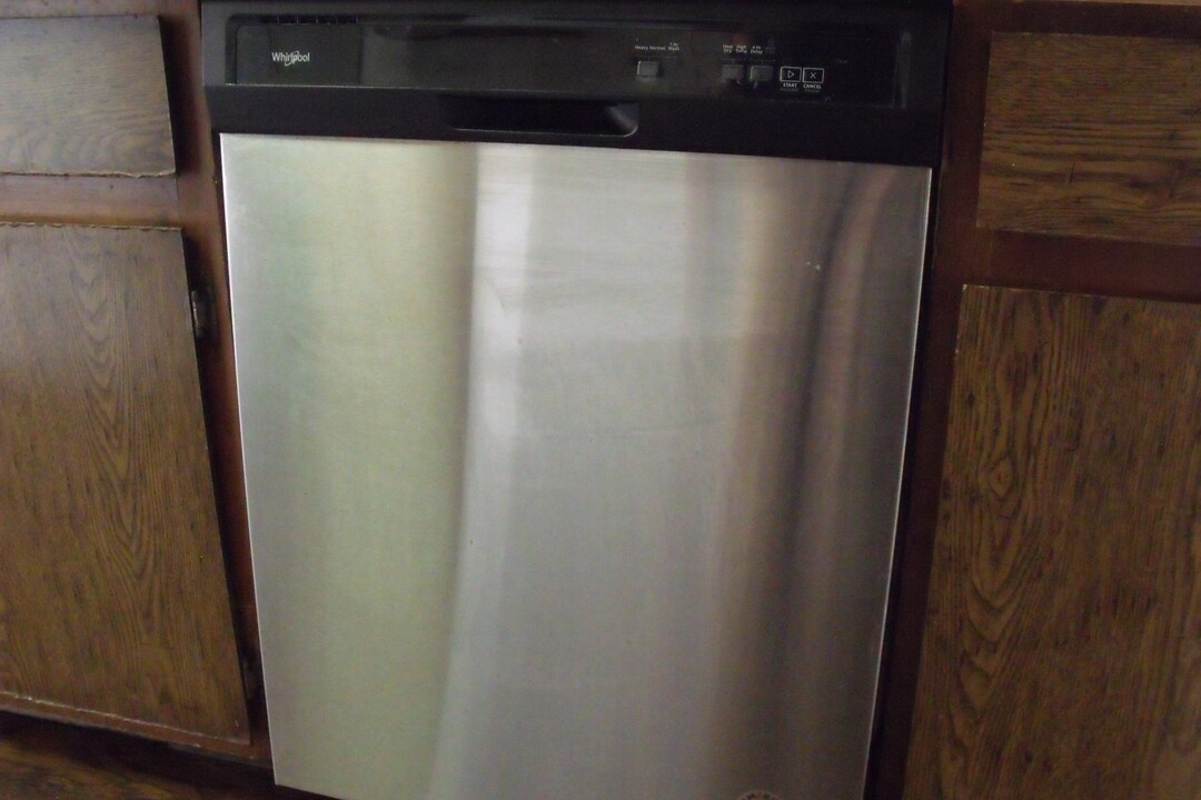 Dishwasher - 4482 North Grant Avenue
