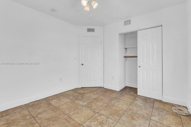 Building Photo - 948 SW 3rd St