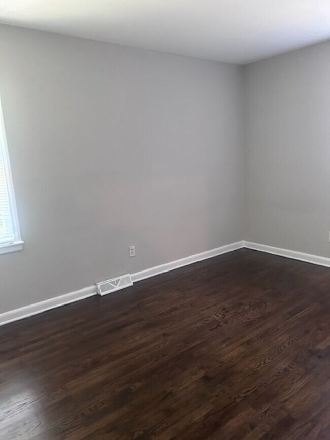 Building Photo - $500 off move in Special - 3 bedroom home