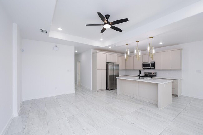 Building Photo - 604 Silvana Dr