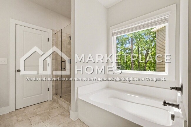 Building Photo - 173 Russell Way