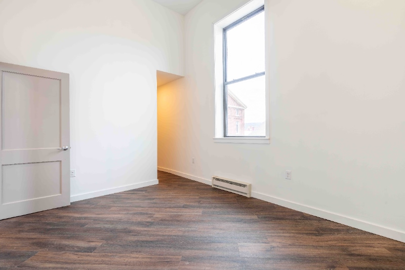 Building Photo - 818 12th St