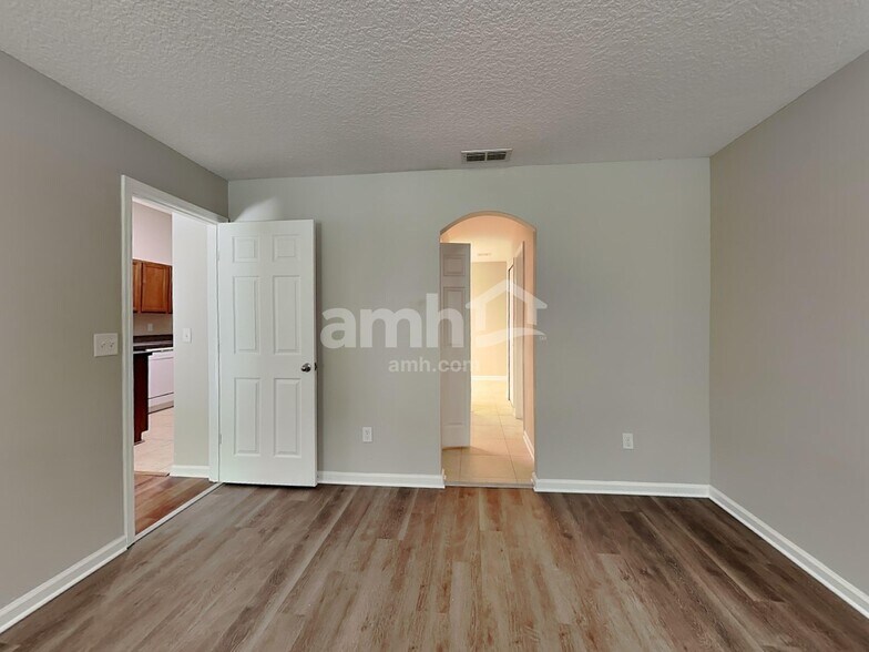 Building Photo - 96473 Commodore Point Dr