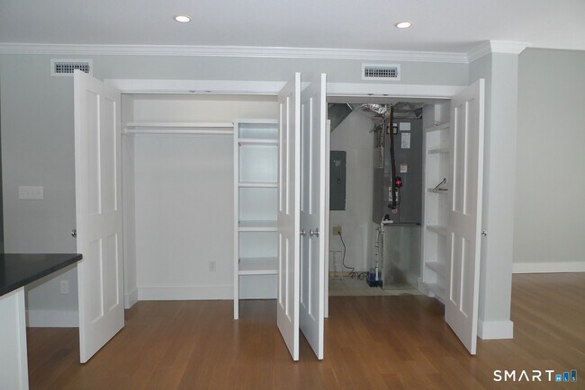 Building Photo - 342 Heritage Vlg