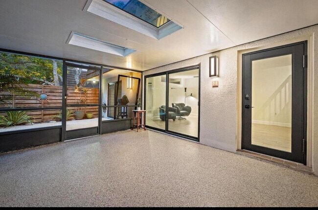 Building Photo - 502 5th Terrace