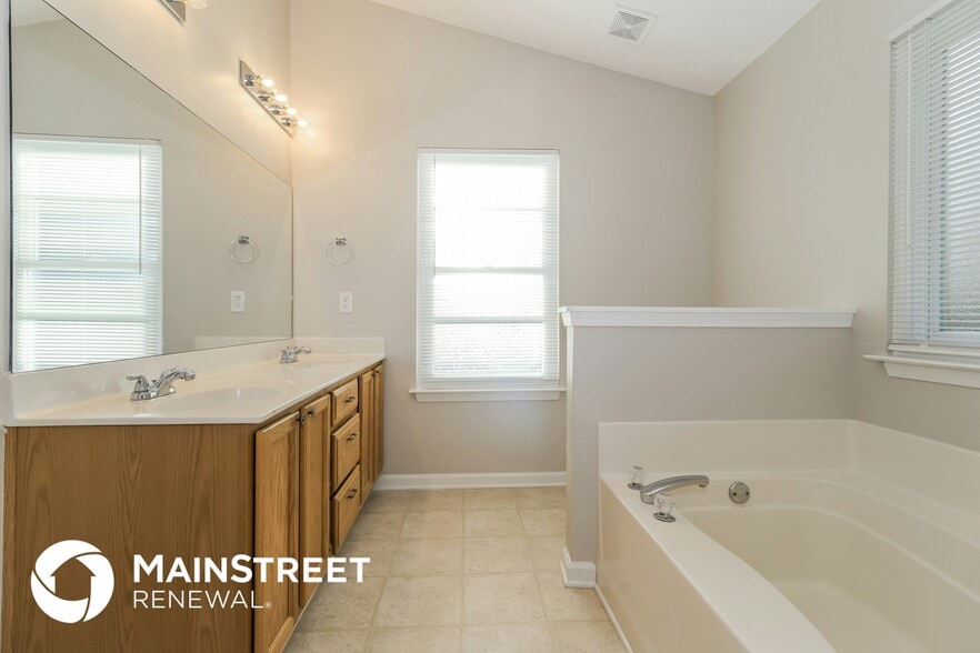 Building Photo - 13 Rosebury Ct