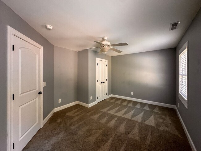 Building Photo - Spacious 5 Bed 3.5 Bath Home in Carthage