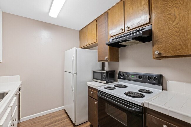 Building Photo - 5460 White Oak Ave