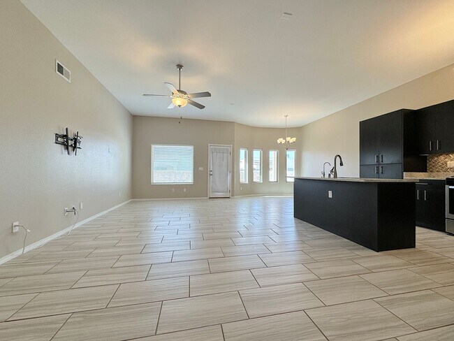 Building Photo - East El Paso 3 bed Refrig A/C