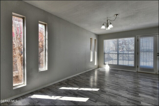 Building Photo - 1739 Russ Randall St