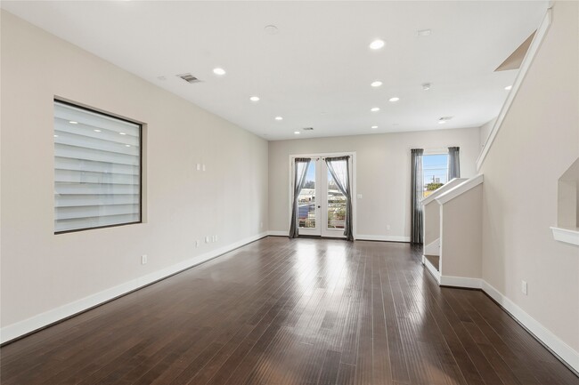 Building Photo - 1613 Milby St