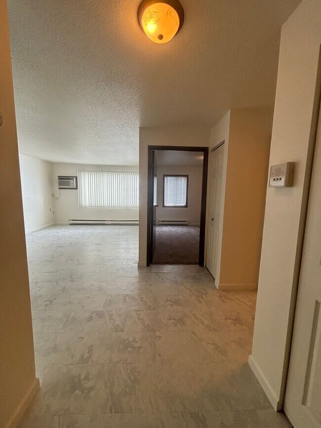 Building Photo - Sunrise Estates-New