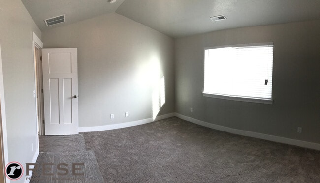 Building Photo - Beautiful Edge Townhome in Bluffdale