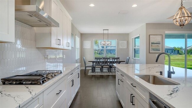 Building Photo - 16905 Sweetwater Village Dr