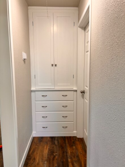 Building Photo - 1813 Pleasant St