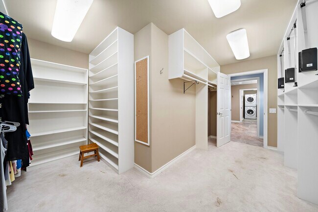 Building Photo - 2913 Beluche Dr