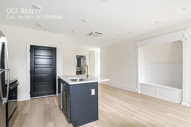 Building Photo - Modern Renovated Fairmount Studio Apartment