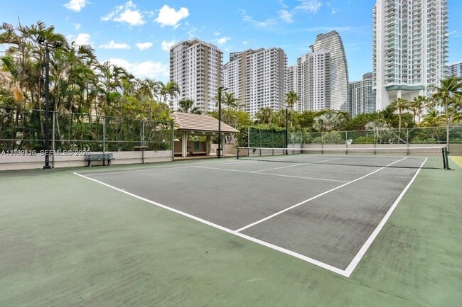 Building Photo - 520 Brickell Key Dr