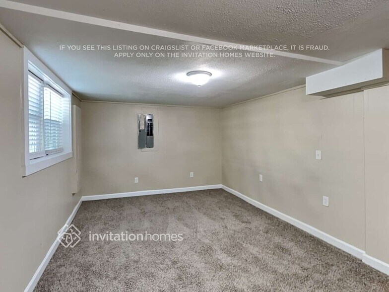 Building Photo - 504 Rivercrest Dr