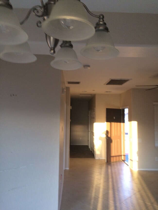 Building Photo - 2305 W Horizon Ridge Pky