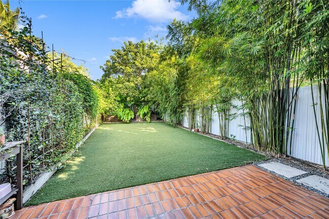 Building Photo - 2965 SW 25th Ter