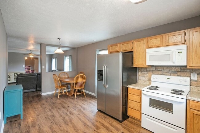 Building Photo - 302 Jackson Ave