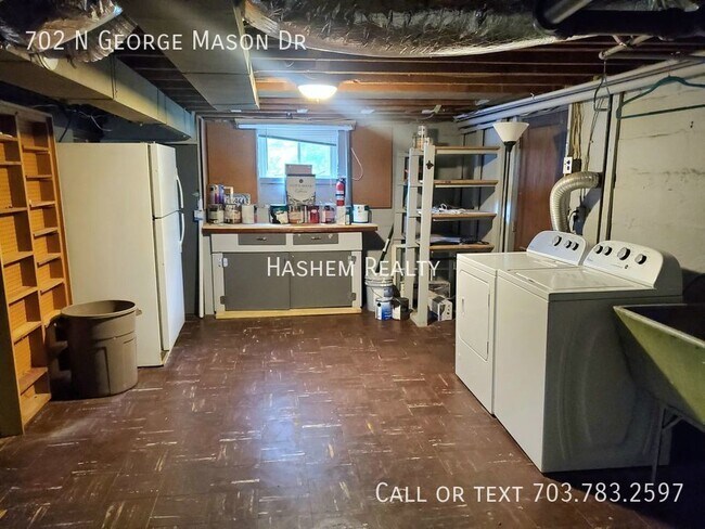 Building Photo - 702 N George Mason Dr