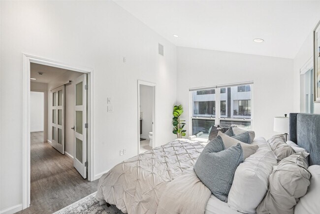 Building Photo - 4102 Bowser Ave