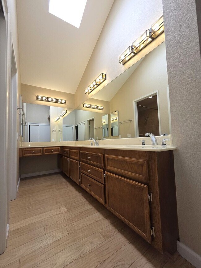 Building Photo - Scripps Ranch Beauty