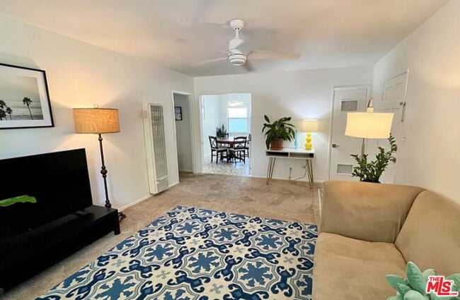 Building Photo - 5829 Bowcroft St