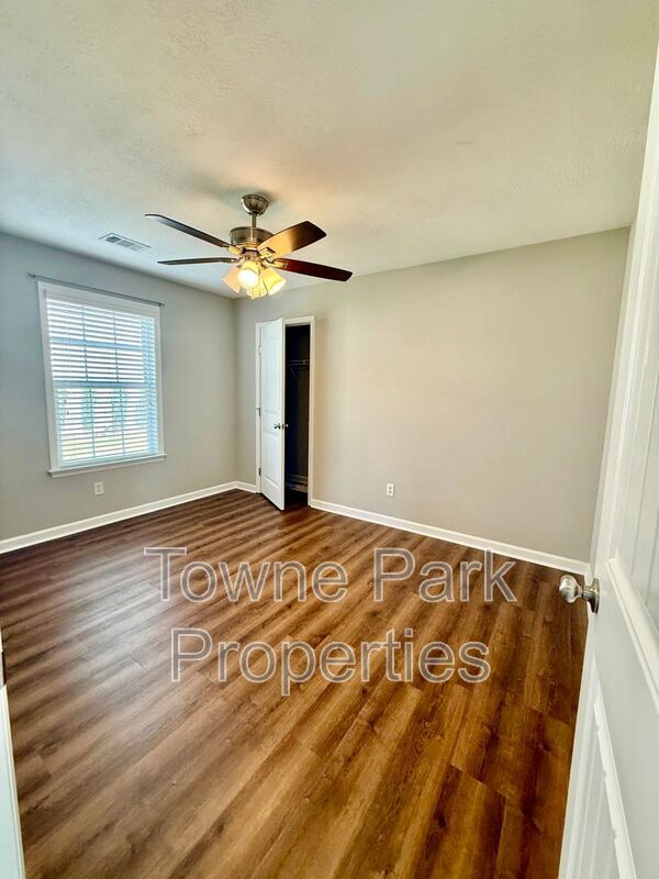 Building Photo - 822 Whispering Willow Ct