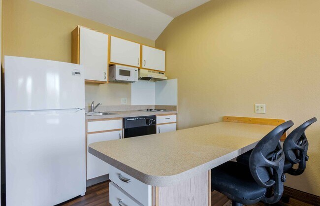 Building Photo - Furnished Studio-Phoenix - Airport - Tempe
