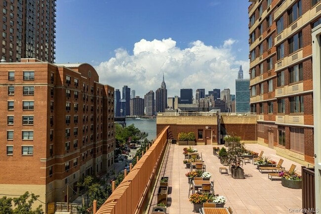 Building Photo - 4-74 48th Avenue Unit 4-V