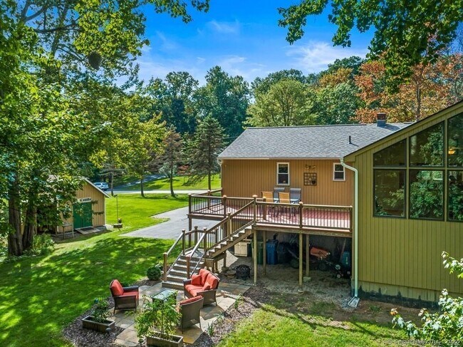 Building Photo - 40 Crestwood Dr