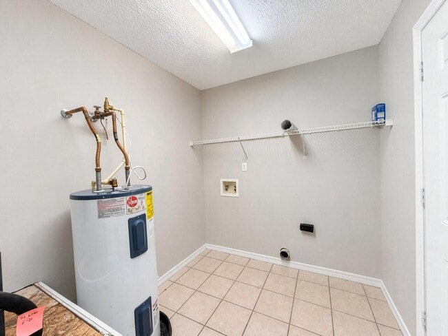 Building Photo - 954 Scenic Oak Ln