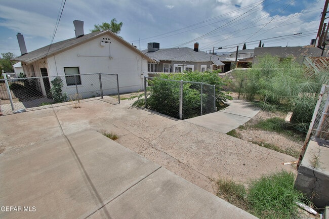 Building Photo - 1703 E Rio Grande Ave
