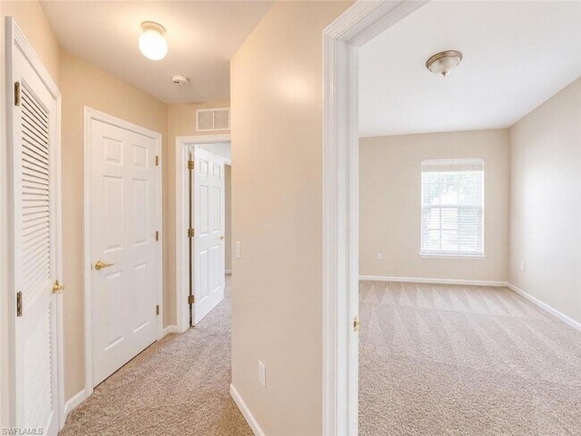 Building Photo - 912 Hampton Cir