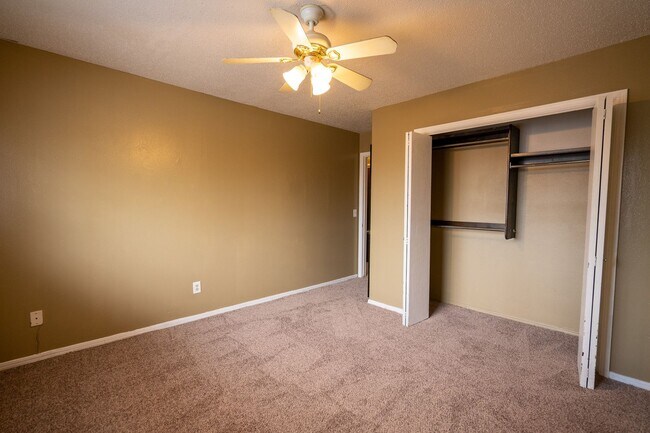 Building Photo - Spacious Backyard, 2 Car Garage, Close to NW Expressway!
