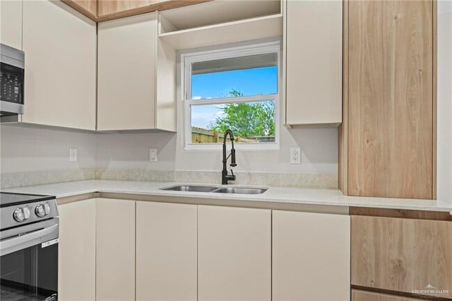 Building Photo - 24 Corales St