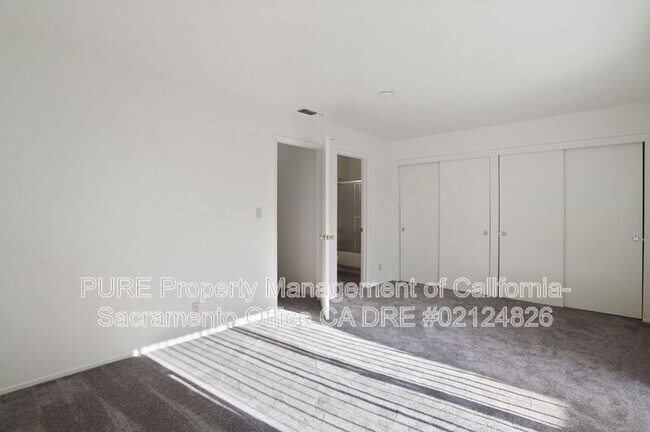 Building Photo - 3203 Sher Ct