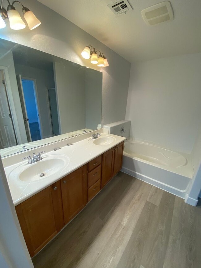 Building Photo - 3 bed/2.5 bath home located in North Las Vegas
