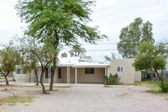 Building Photo - 2 Bedroom Pet-Friendly Home in Tucson, AZ with Main Street Renewal