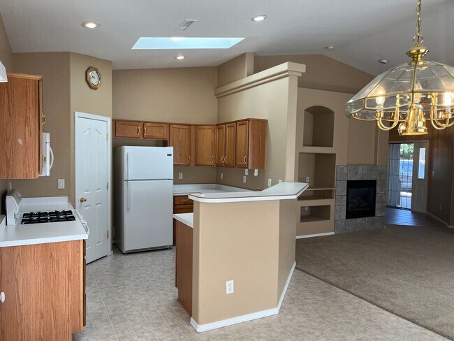 Building Photo - Spacious Three Bedroom Home in Granville R...