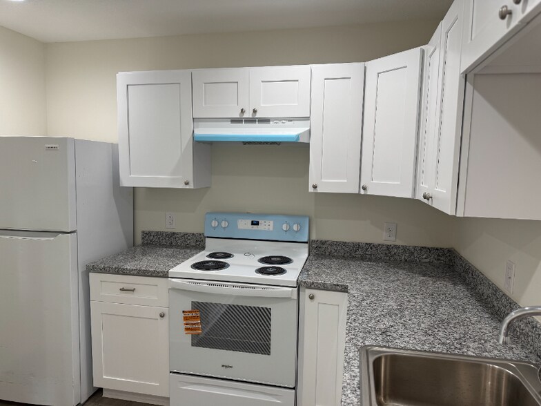 Building Photo - 2221 Oak Park Blvd